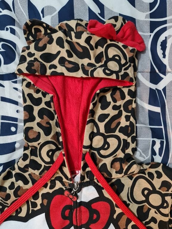 Hoodie Hello Kitty Animal Print de Sanrio de segunda mano - GoTrendier