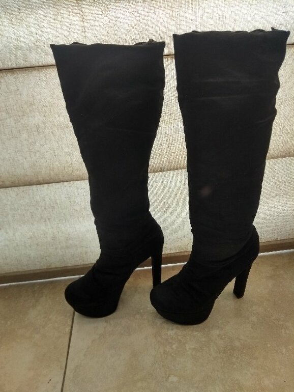 BOTAS NEGRAS ALTAS de Capa de Ozono de segunda mano - GoTrendier