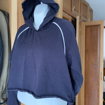 SUDADERA CORTA PULL\u0026amp;BEAR de Pull \u0026amp; Bear de segunda mano - GoTrendier