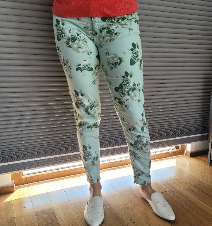 Pantalon tipo jeans floreado de sin marca de segunda mano - GoTrendier