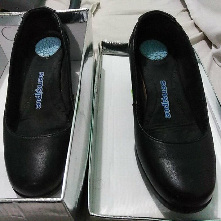 Zapato con tacon de Sensipie de segunda mano - GoTrendier