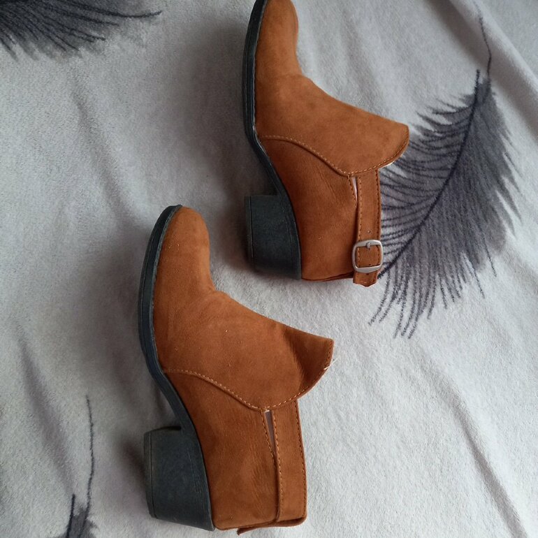 Botines cafes tacon chico de brooke de segunda mano - GoTrendier