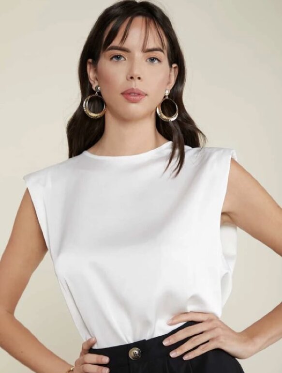 Blusa sin mangas con hombreras de Shein de segunda mano - GoTrendier