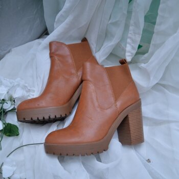 Botas tacón de Bershka de segunda mano - GoTrendier