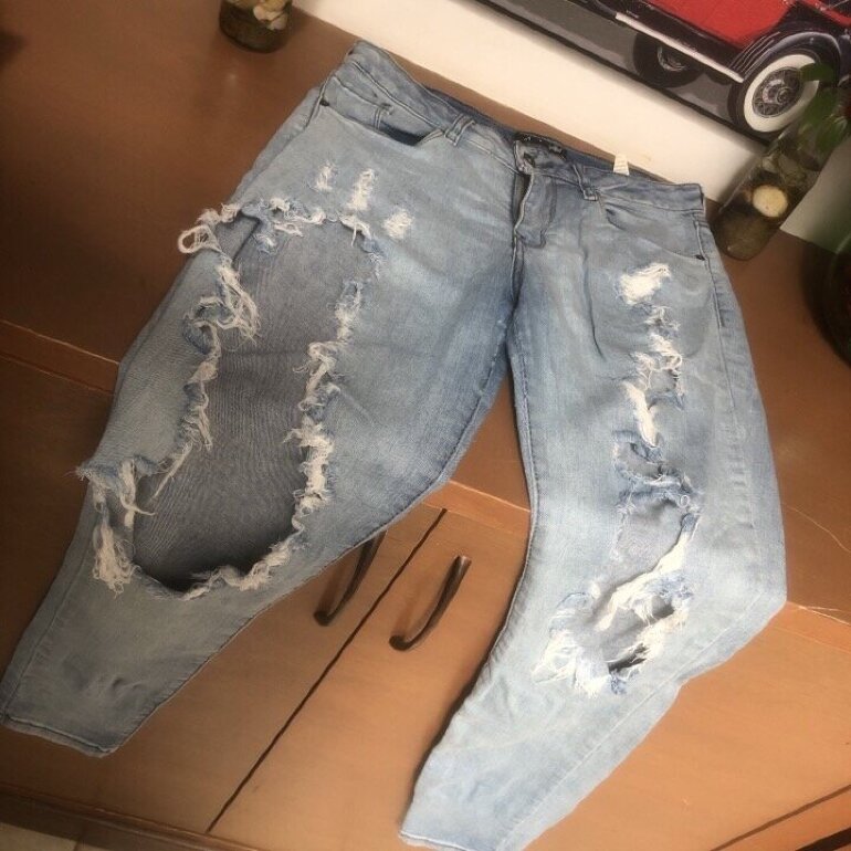 JEANS ROTOS DE MODA de Cuidado Con El Perro de segunda mano - GoTrendier
