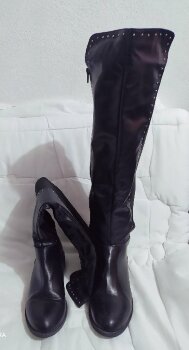 Lindas botas largas con estoperoles de Dorothy Gaynor de segunda mano -  GoTrendier