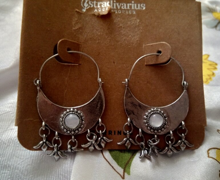 Pack de aretes Stradivarius/Shasa de segunda mano GoTrendier