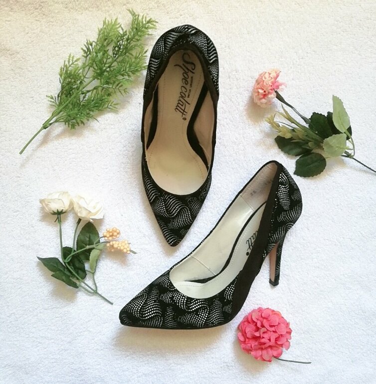 ZAPATOS DE TACON NEGROS de shoecolatt de segunda mano - GoTrendier