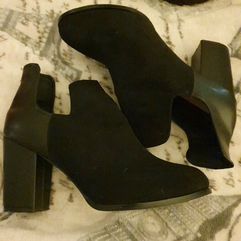 Botas negras con tipo piel de André Badi de segunda mano - GoTrendier