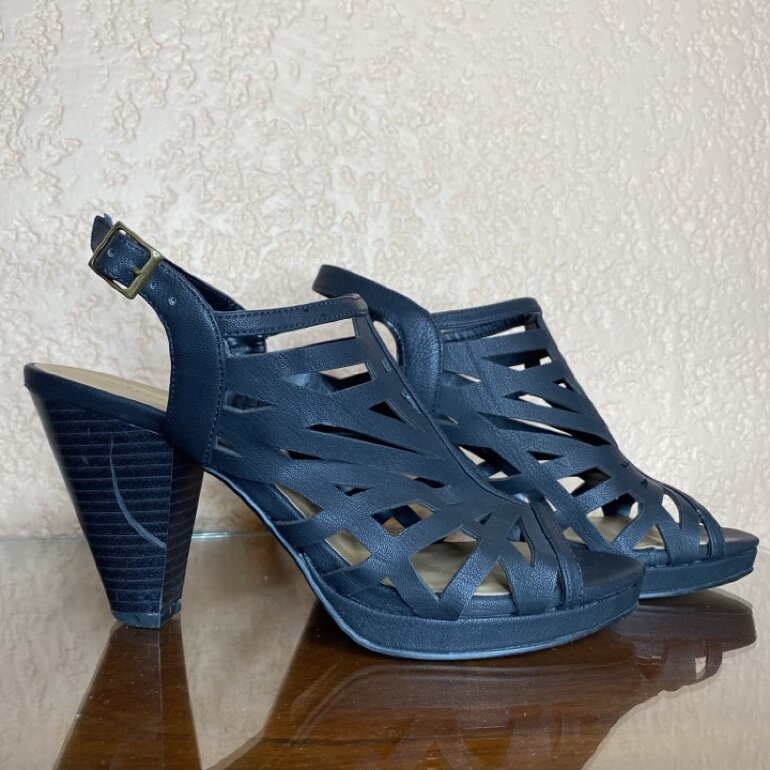 Tacones Negros hermosos de Zara de segunda mano - GoTrendier
