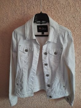 Chamarras de mezclilla GUESS blancas de mujer - GoTrendier