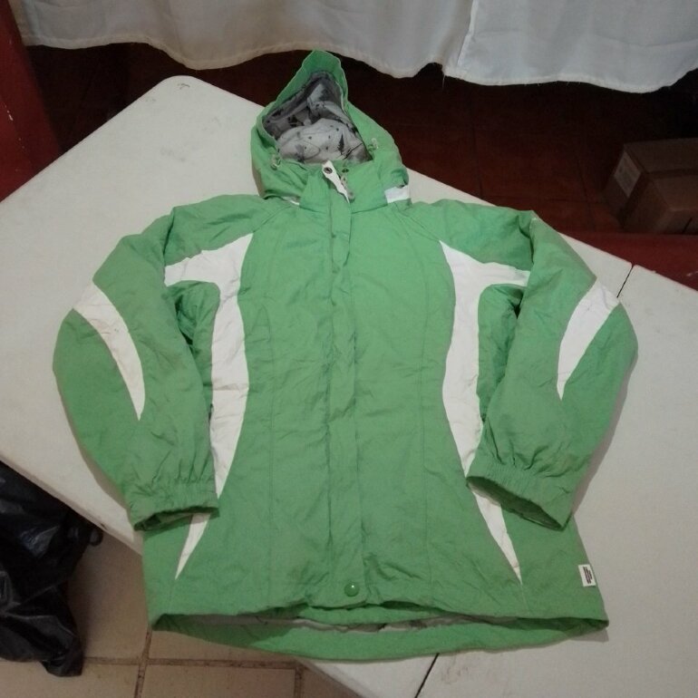 Chamarra Columbia verde de segunda mano - GoTrendier