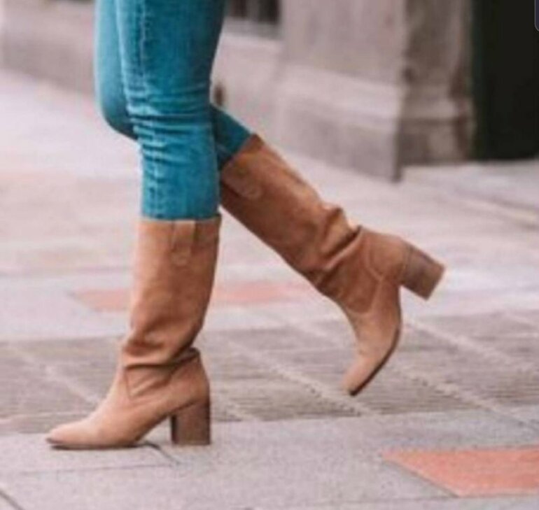 Botas estilo gamuza de Capa de Ozono de segunda mano - GoTrendier