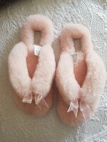 Pantuflas UGG rosa palo de UGG Australia de segunda mano - GoTrendier