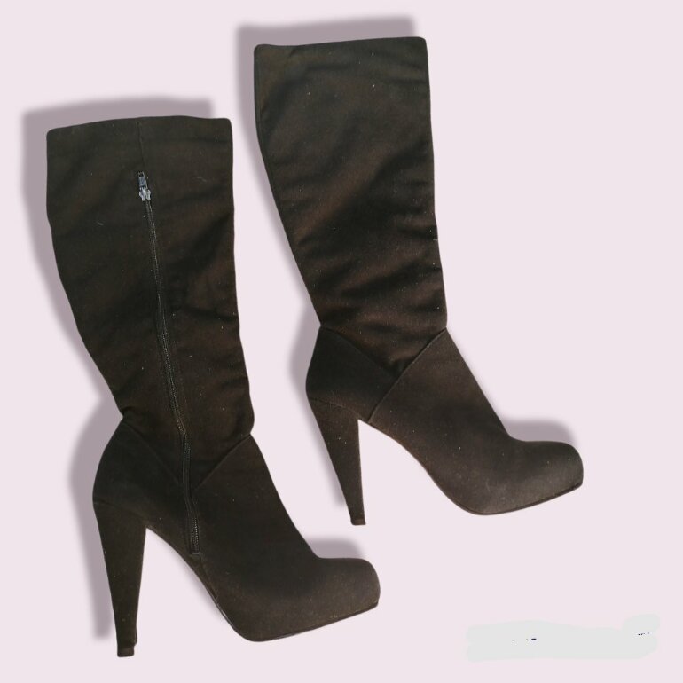 Botas largas gamuza negruraas de Desconocida de segunda mano - GoTrendier