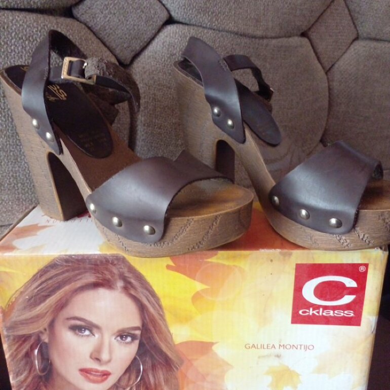 Zapatos de plataforma color café. de Cklass de segunda mano - GoTrendier