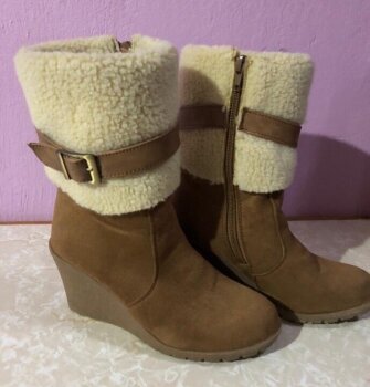 Botas de gamuza y peluche de Otras marcas de segunda mano - GoTrendier