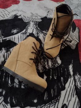 Botines color mostaza de Andrea de segunda mano - GoTrendier