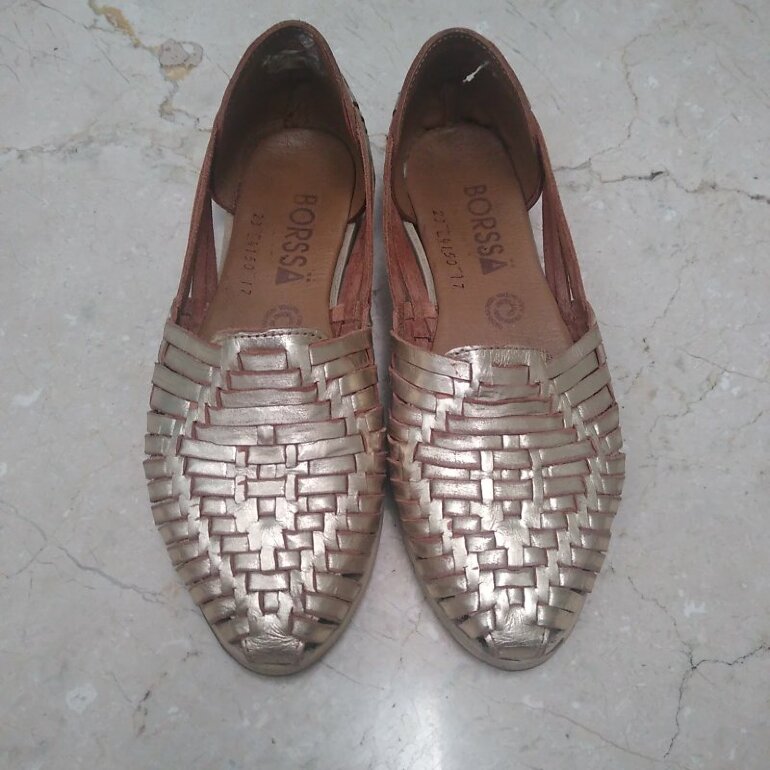 Huaraches artesanales dorado metálico de borssa de segunda mano - GoTrendier