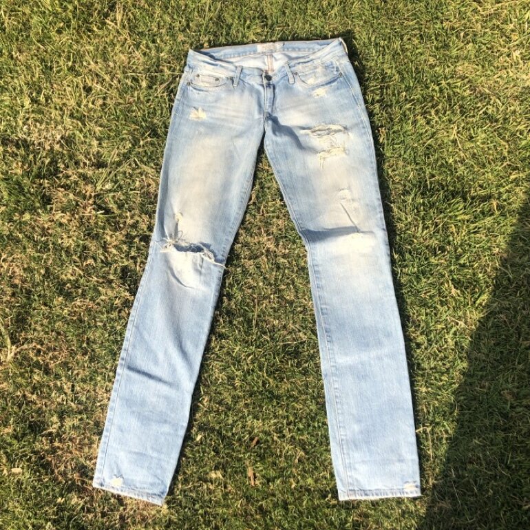 Pantalón de mezclilla deslavado roto de Abercrombie \u0026amp; Fitch de segunda  mano - GoTrendier