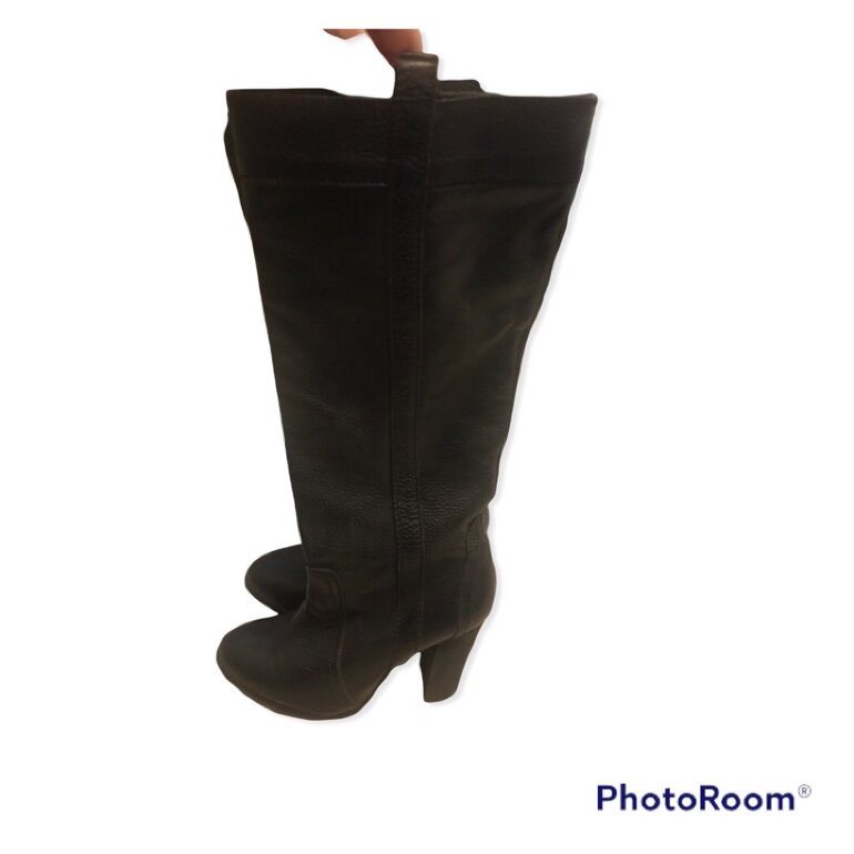 Botas largas tipo piel de Westies de segunda mano - GoTrendier