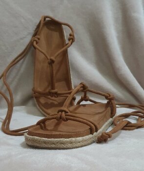 Sandalias romanas Pull \u0026 Bear café de mujer - GoTrendier