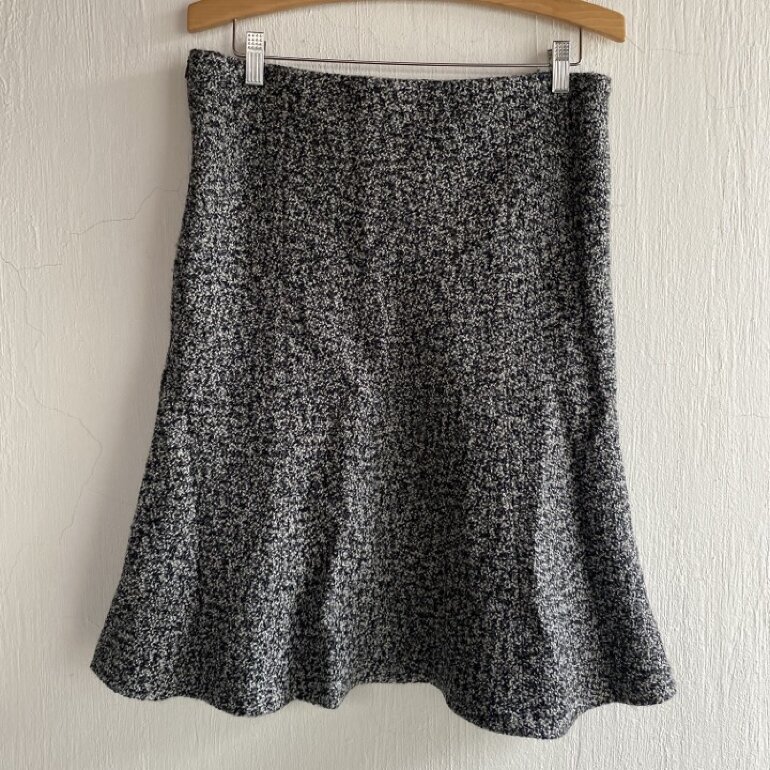 Falda de lana blanco con negro de Zara de segunda mano - GoTrendier