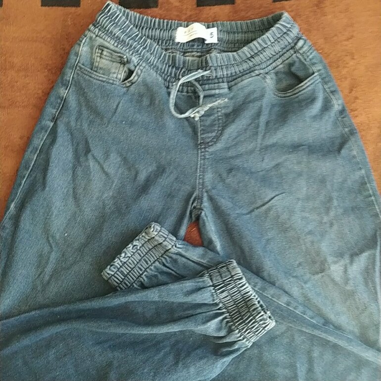 Pantalon entubado con resorte de Refill New york de segunda mano -  GoTrendier
