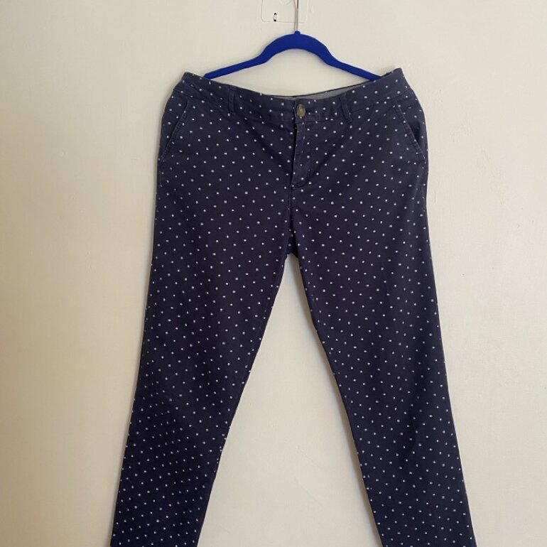 Pantalones bolitas blancas de Tommy Hilfiger de segunda mano - GoTrendier
