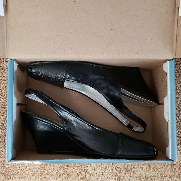 Zapatos de vestir color negro con tacon de André Verger de segunda mano -  GoTrendier