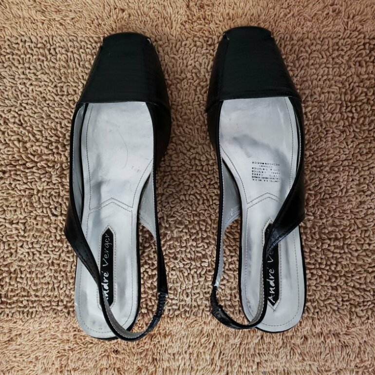 Zapatos de vestir color negro con tacon de André Verger de segunda mano -  GoTrendier