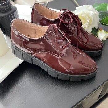Zapatos de charol vino piel 26 de karla cambuston de segunda mano -  GoTrendier
