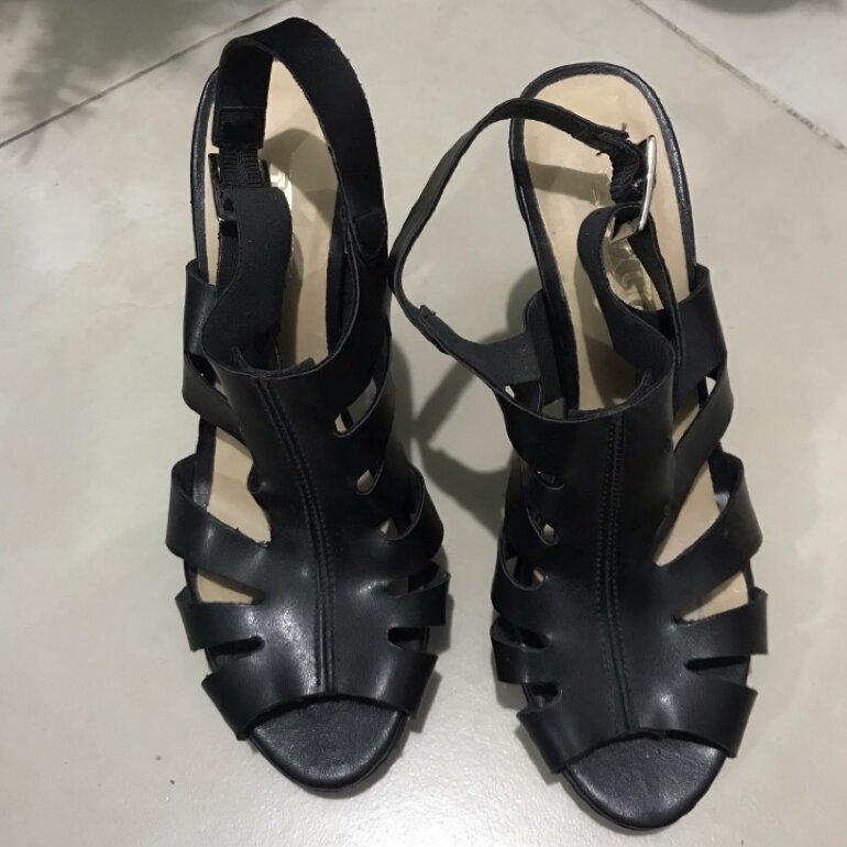 Zapatillas negras abiertas de Stylo de segunda mano - GoTrendier