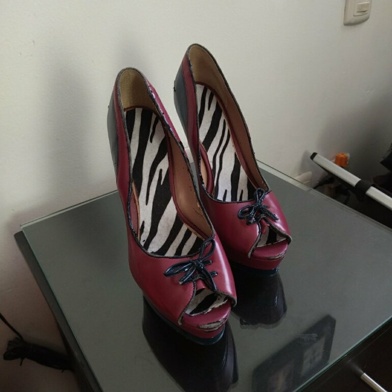 Zapatos de tacon morados de Andrea de segunda mano - GoTrendier