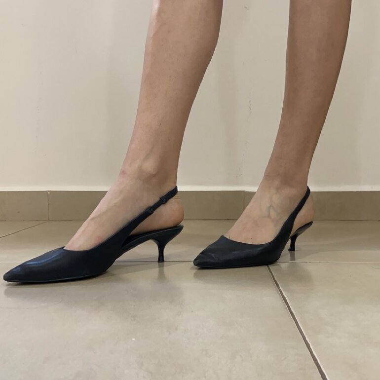 Zapatillas de tacón bajo negras de Massimo Dutti de segunda mano -  GoTrendier