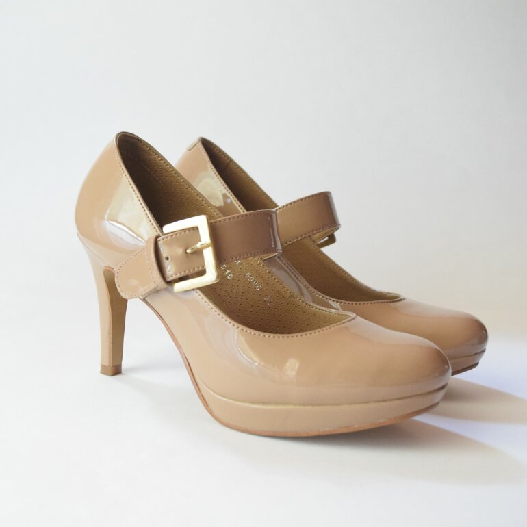 Tacones charol beige NUEVOS Andrea 22 de segunda mano - GoTrendier