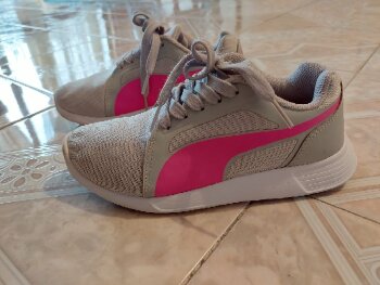 tenis puma gris con rosa