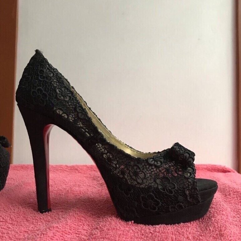 Tacones de encaje negro de La Milagresa de segunda mano - GoTrendier