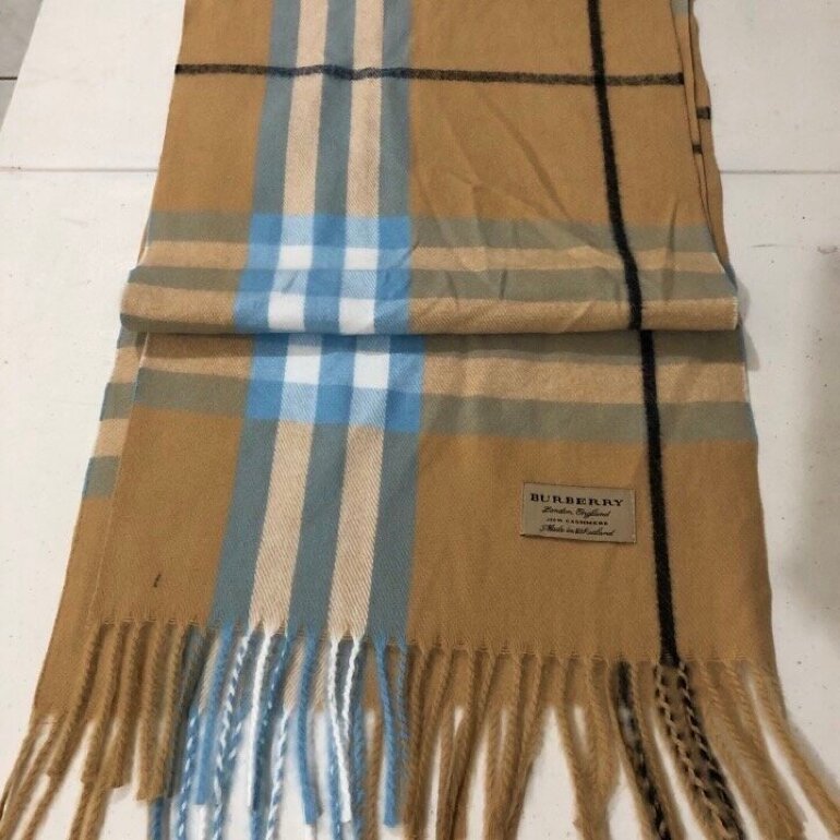 burberry bufanda usada