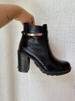 Botines negros CAPA DE OZONO de segunda mano - GoTrendier