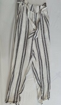 Pantalones de rayas Bershka negro de mujer - GoTrendier