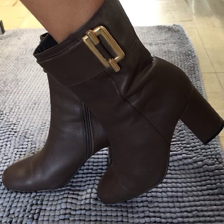BOTAS COLOR CAFÉ TALLA 3 de Otras marcas de segunda mano - GoTrendier