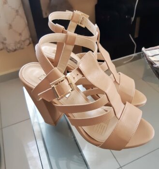 Sandalias color camel #5 de C\u0026amp;A de segunda mano - GoTrendier