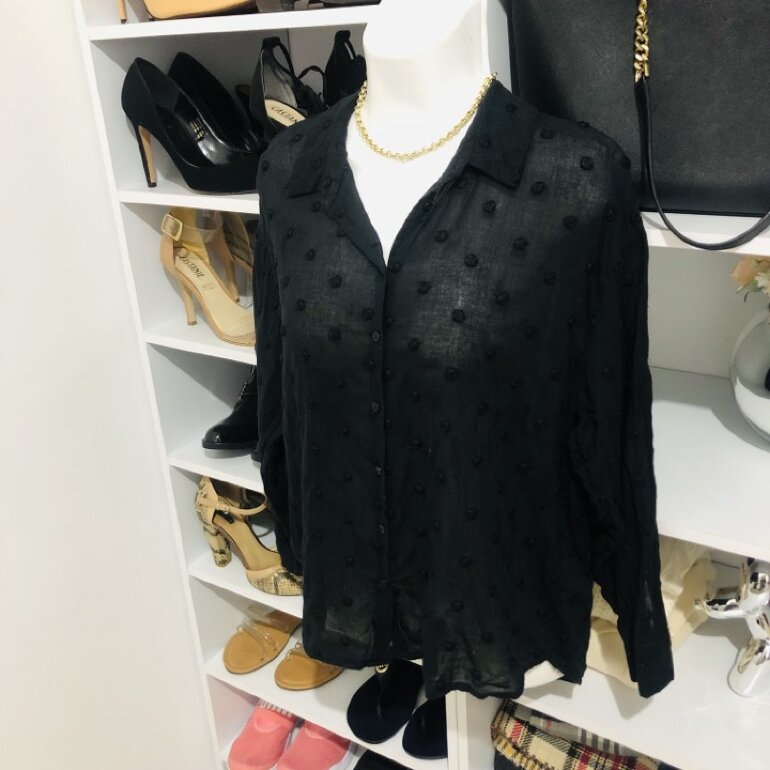 STRADIVARIUS. Blusa negra flores blancas T.l – Hibuy market