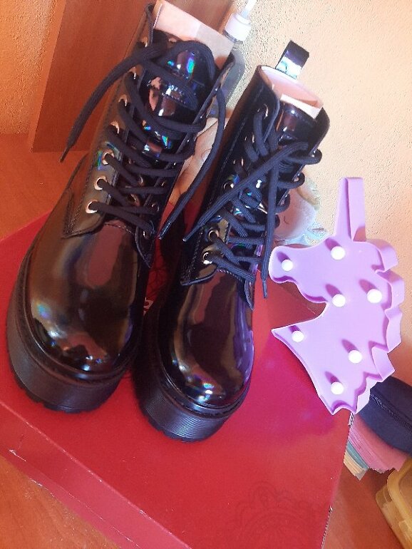 Botas negras efecto tornasol de Andrea de segunda mano - GoTrendier