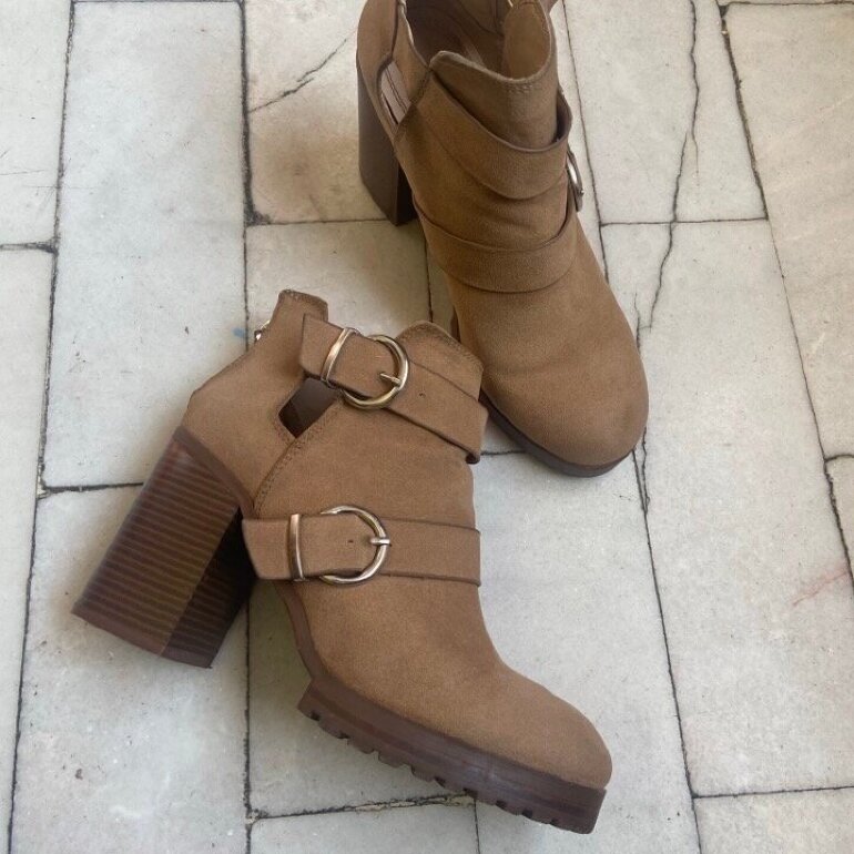 Botines Pull\u0026amp;bear camel de Pull \u0026amp; Bear de segunda mano - GoTrendier