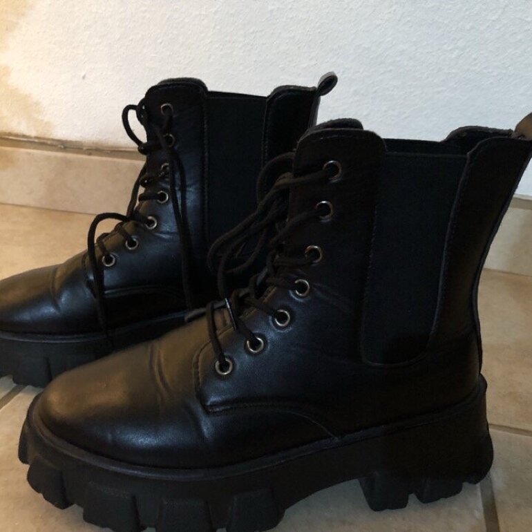 Botas plataforma estilo coreanas de Shein de segunda mano - GoTrendier