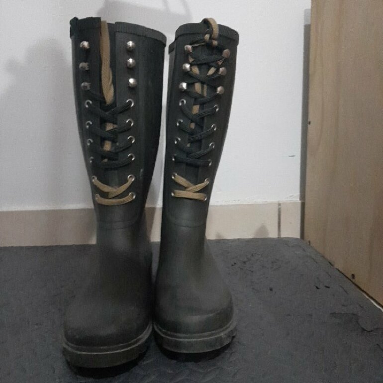 Botas de lluvia verde militar de Oysho de segunda mano - GoTrendier