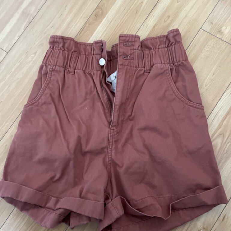 Short tiro alto de H\u0026amp;M de segunda mano - GoTrendier