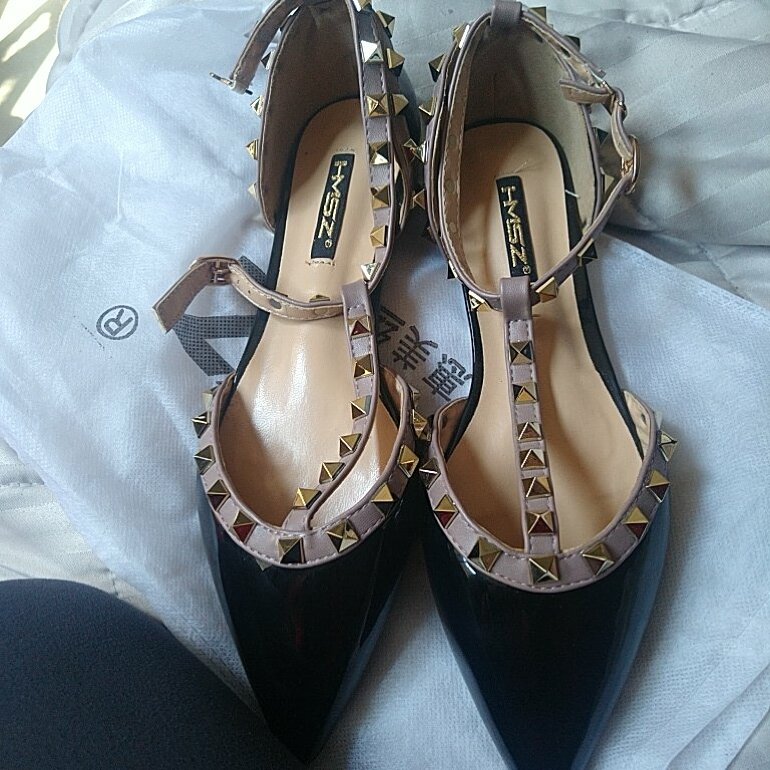 Zapatos de piso con estoperoles de Shein de segunda mano - GoTrendier